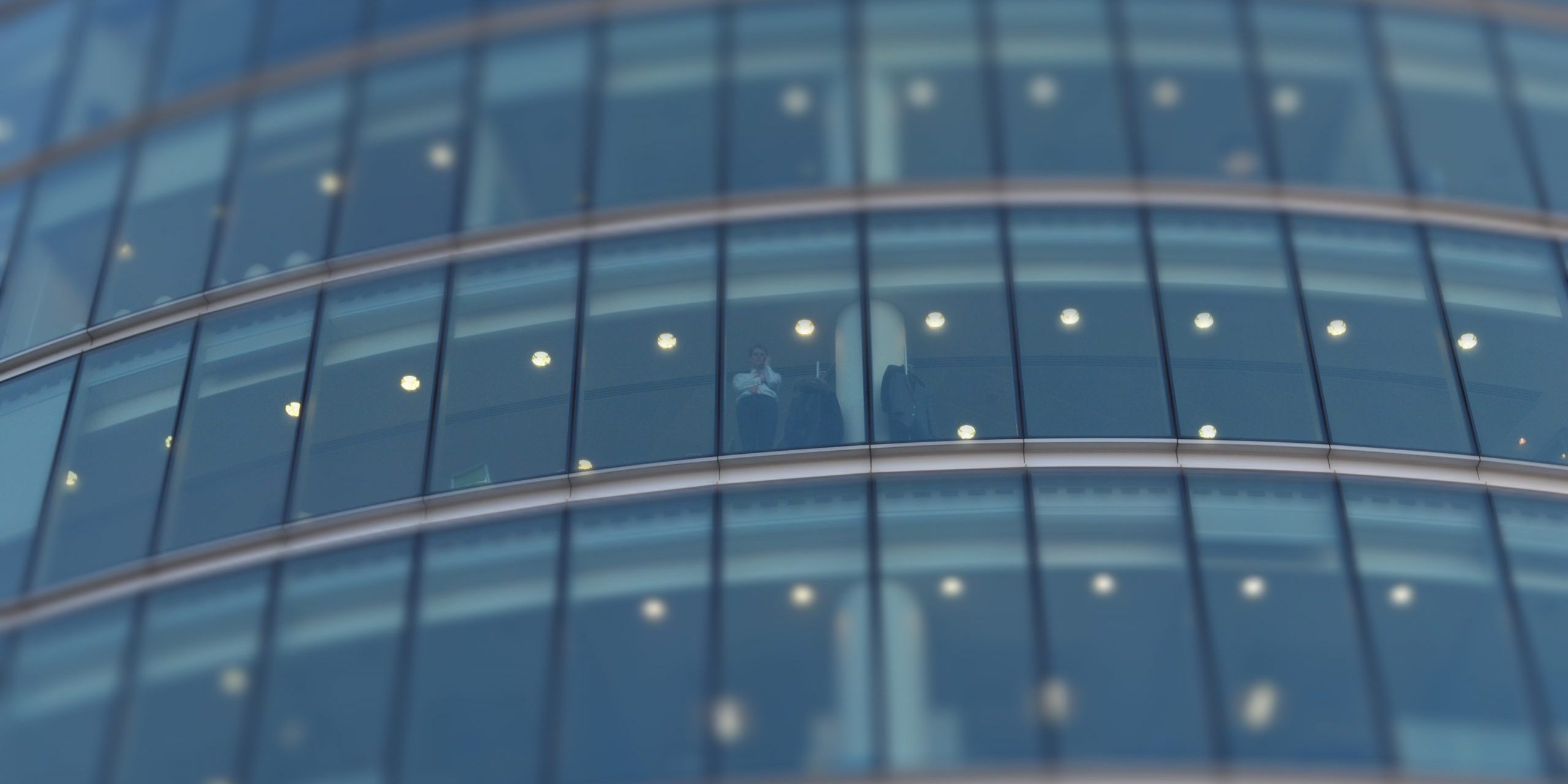 Journalism in the shadow of the Rich and Powerful